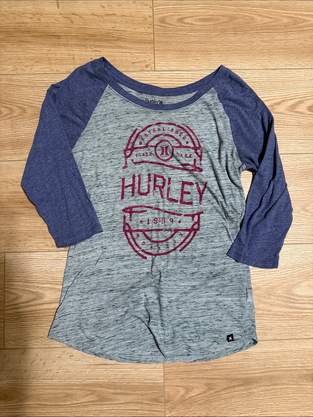 Hurley Raglan Logo quarter Sleeve Baseball Tee in Heather Gray and Navy